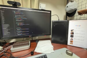 AIエディタ時代の開発環境が完成。InnoViewデュアルモバイルモニターでAI開発の画面不足を解決